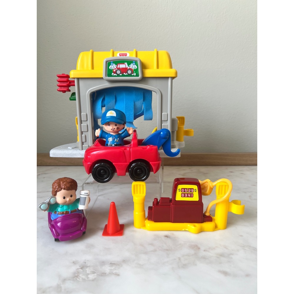 Tow Truck Dad Driver Fisher-Price Little People Car Wash and Accessories